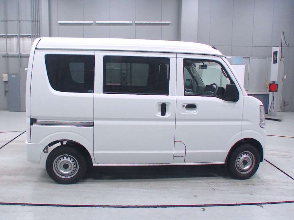 Import and buy NISSAN NV100 CLIPPER 2018 from Japan to Nairobi, Kenya