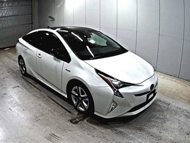 Import and buy TOYOTA PRIUS 2018 from Japan to Nairobi, Kenya