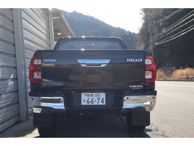 Import and buy TOYOTA HILUX 2022 from Japan to Nairobi, Kenya