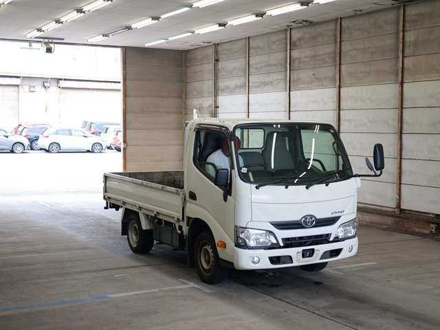 Import and buy TOYOTA DYNA 2018 from Japan to Nairobi, Kenya