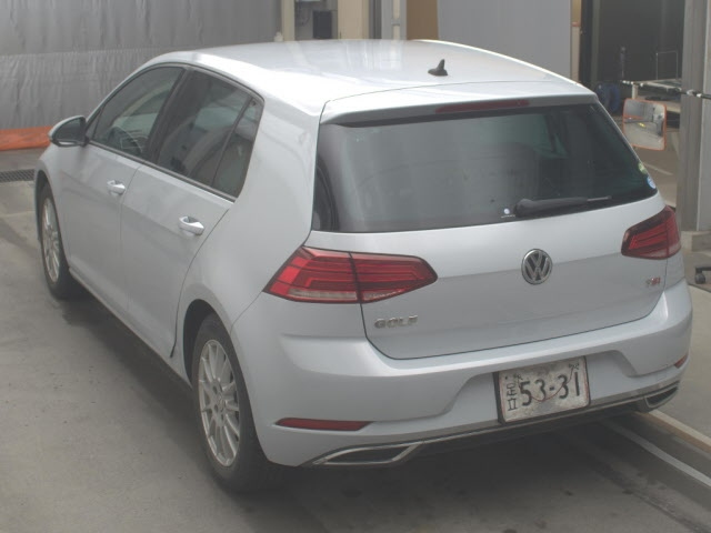 Import and buy VOLKSWAGEN GOLF 2017 from Japan to Nairobi, Kenya