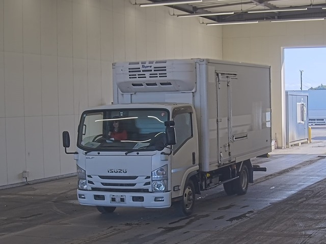 Import and buy ISUZU ELF 2018 from Japan to Nairobi, Kenya