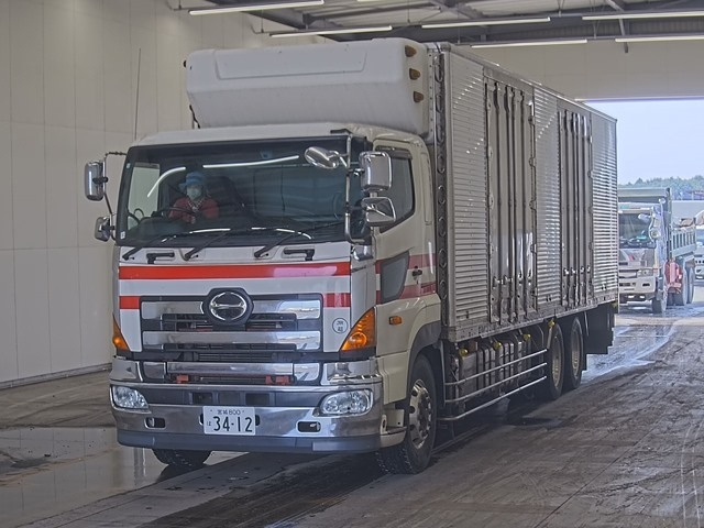 Import and buy HINO TRUCK 2017 from Japan to Nairobi, Kenya