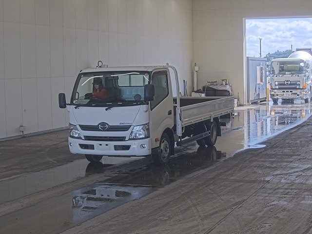 Import and buy HINO DUTRO 2019 from Japan to Nairobi, Kenya