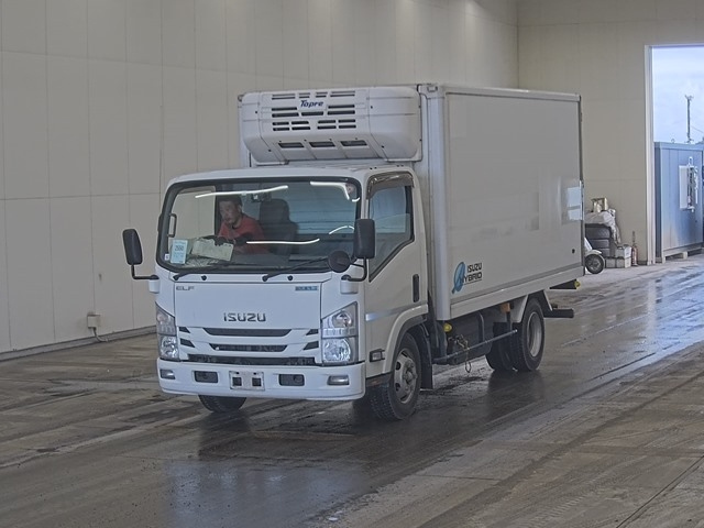 Import and buy ISUZU ELF 2017 from Japan to Nairobi, Kenya