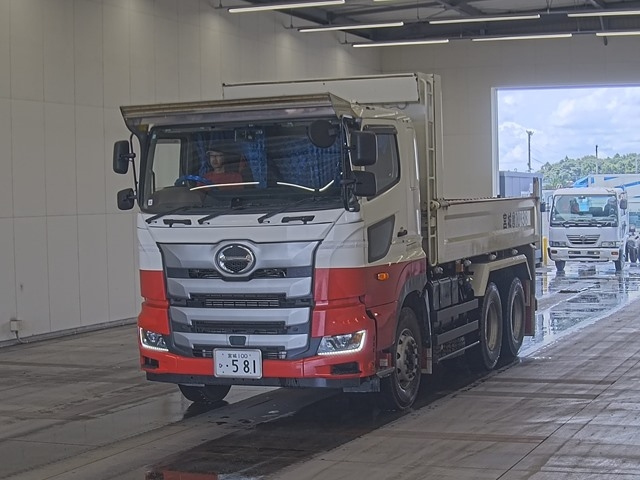 Import and buy HINO TRUCK 2018 from Japan to Nairobi, Kenya