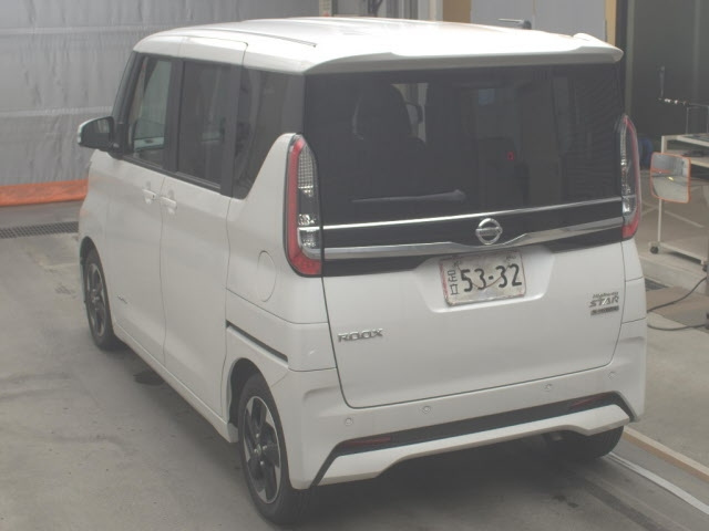 Import and buy NISSAN ROOX 2022 from Japan to Nairobi, Kenya