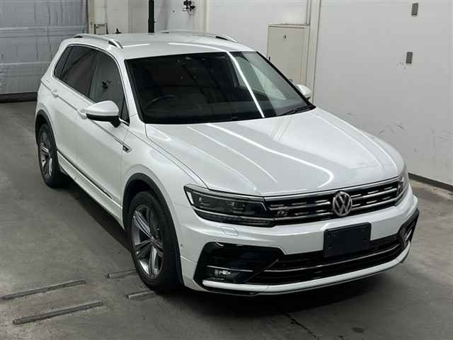 Import and buy VOLKSWAGEN TIGUAN 2019 from Japan to Nairobi, Kenya