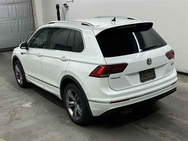 Import and buy VOLKSWAGEN TIGUAN 2019 from Japan to Nairobi, Kenya