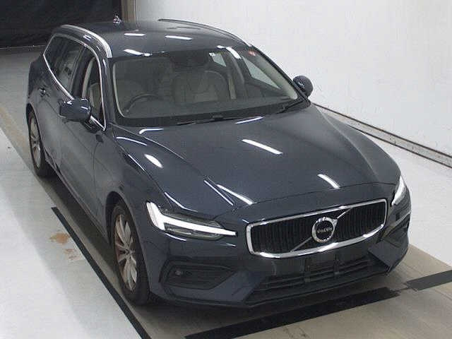 Import and buy VOLVO V60 2019 from Japan to Nairobi, Kenya