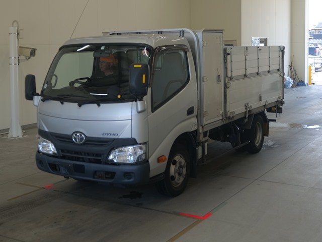 Import and buy TOYOTA DYNA 2017 from Japan to Nairobi, Kenya