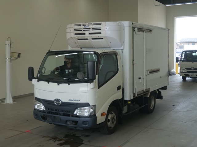 Import and buy HINO DUTRO 2017 from Japan to Nairobi, Kenya