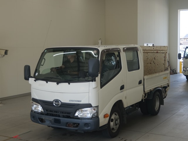 Import and buy HINO DUTRO 2017 from Japan to Nairobi, Kenya