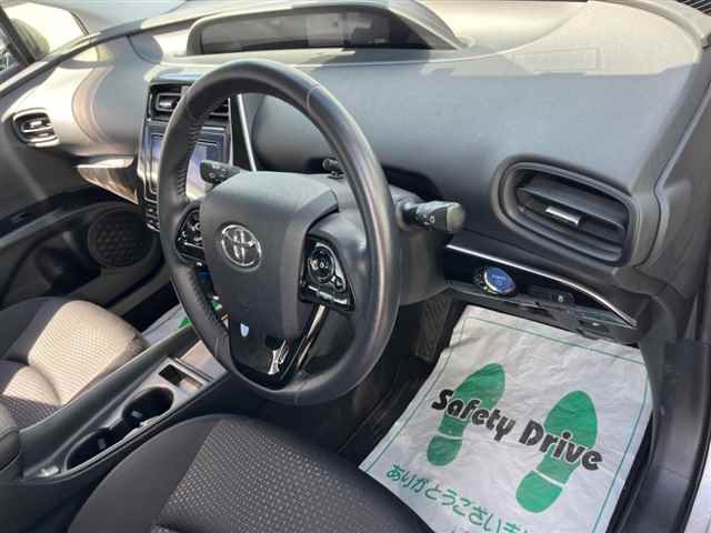 Import and buy TOYOTA PRIUS 2019 from Japan to Nairobi, Kenya