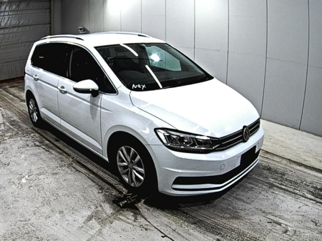 Import and buy VOLKSWAGEN GOLF TOURAN 2017 from Japan to Nairobi, Kenya