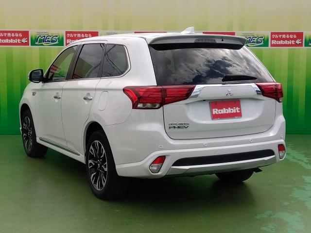 Import and buy MITSUBISHI OUTLANDER PHEV 2018 from Japan to Nairobi, Kenya