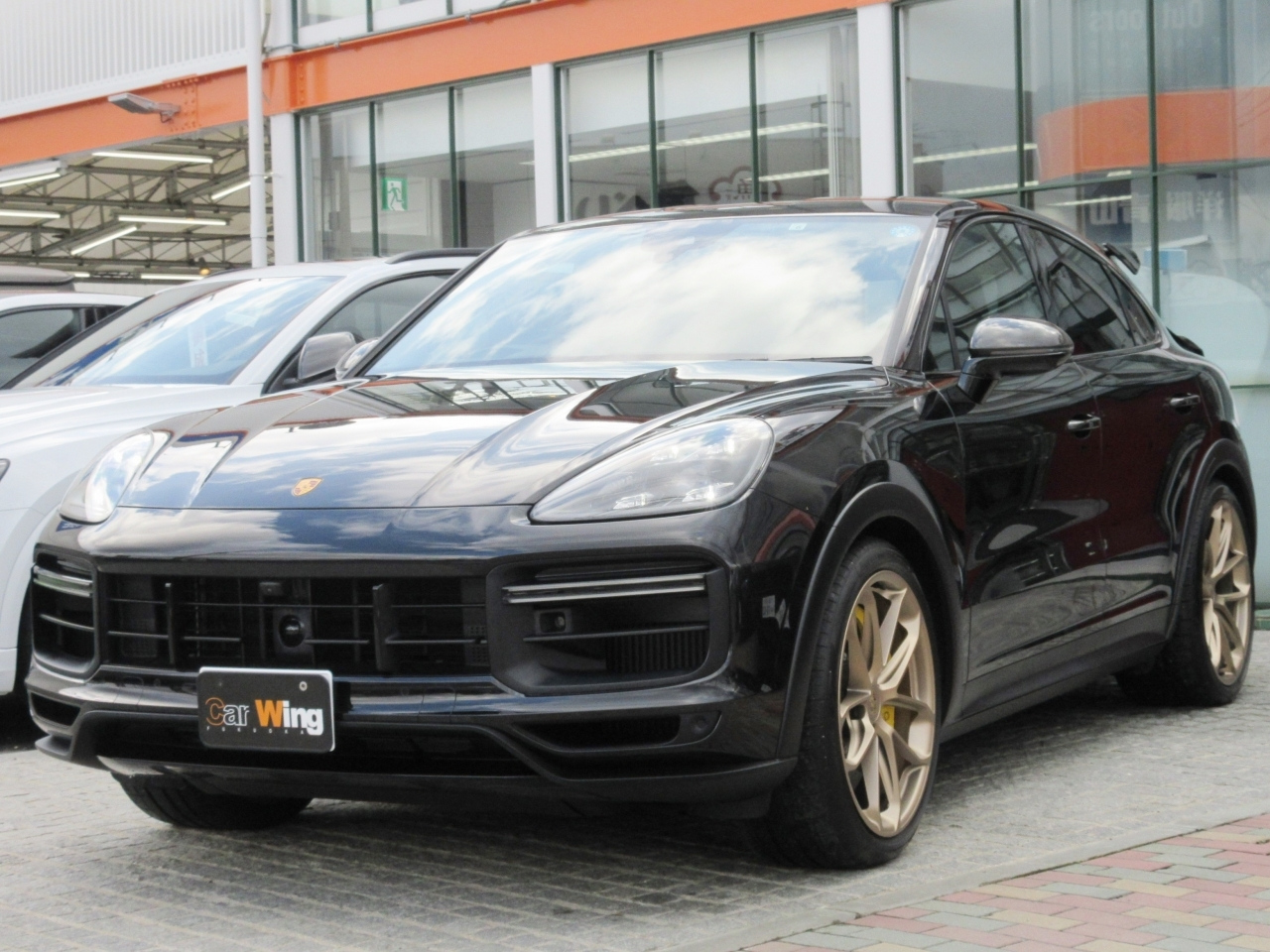 Import and buy PORSCHE CAYENNE 2022 from Japan to Nairobi, Kenya