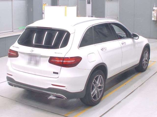 Import and buy MERCEDES BENZ GLC CLASS 2018 from Japan to Nairobi, Kenya