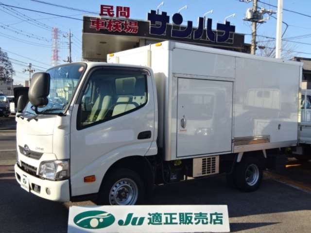 Import and buy TOYOTA DYNA 2017 from Japan to Nairobi, Kenya