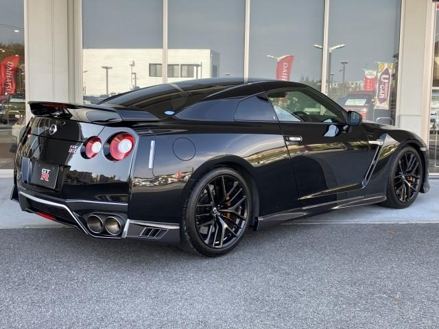 Import and buy NISSAN GT-R 2018 from Japan to Nairobi, Kenya