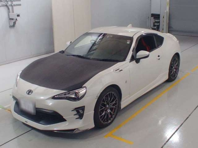 Import and buy TOYOTA 86 2018 from Japan to Nairobi, Kenya