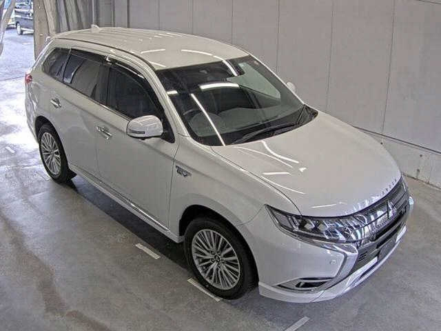 Import and buy MITSUBISHI OUTLANDER 2019 from Japan to Nairobi, Kenya