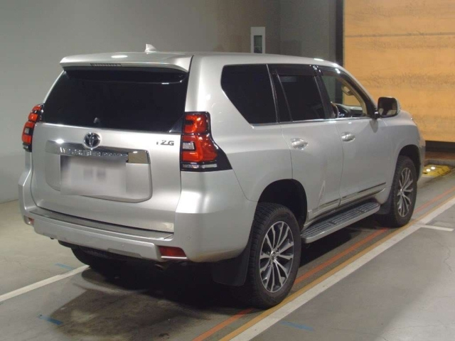 Import and buy TOYOTA LAND CRUISER PRADO 2018 from Japan to Nairobi, Kenya