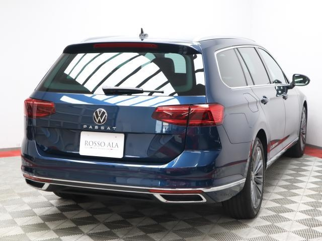 Import and buy VOLKSWAGEN PASSAT VARIANT 2022 from Japan to Nairobi, Kenya