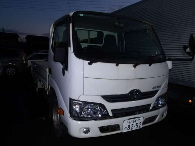 Import and buy TOYOTA DYNA 2017 from Japan to Nairobi, Kenya