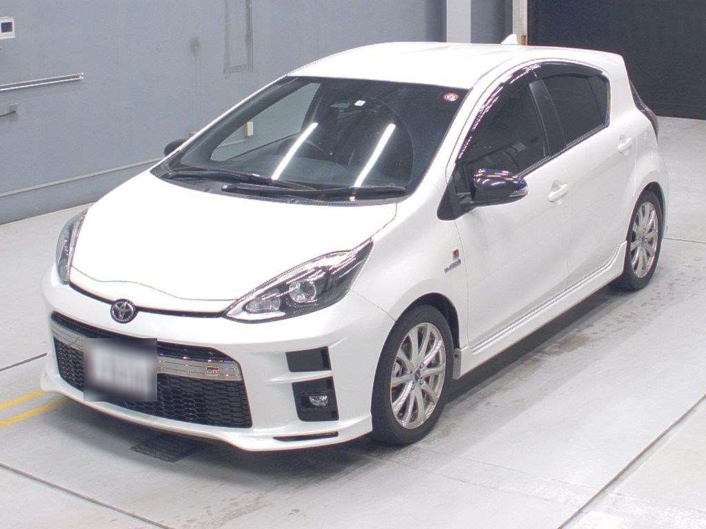 Import and buy TOYOTA AQUA 2018 from Japan to Nairobi, Kenya