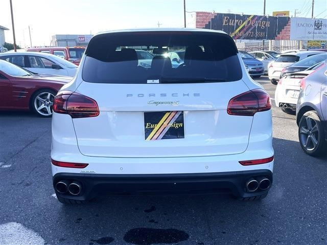 Import and buy PORSCHE CAYENNE 2017 from Japan to Nairobi, Kenya