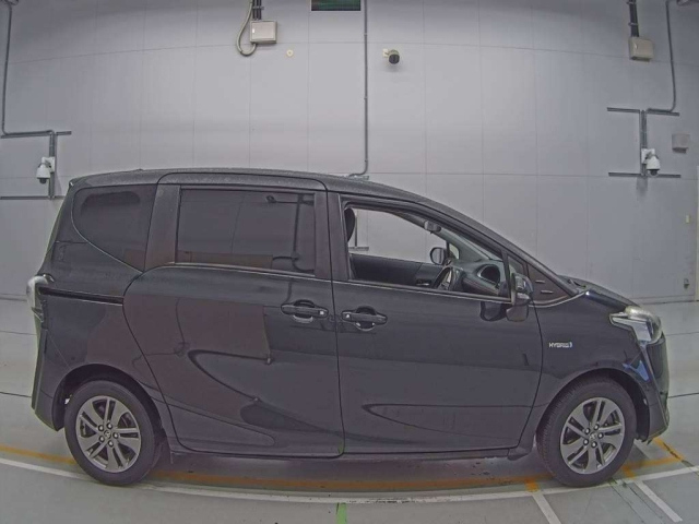 Import and buy TOYOTA SIENTA 2018 from Japan to Nairobi, Kenya