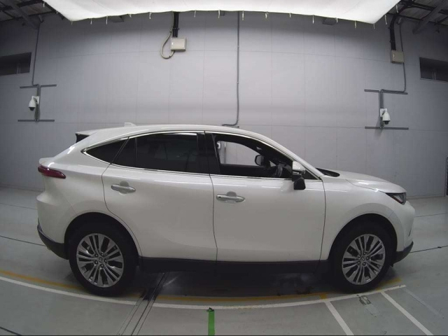 Import and buy TOYOTA HARRIER 2021 from Japan to Nairobi, Kenya