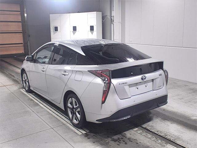 Import and buy TOYOTA PRIUS 2017 from Japan to Nairobi, Kenya