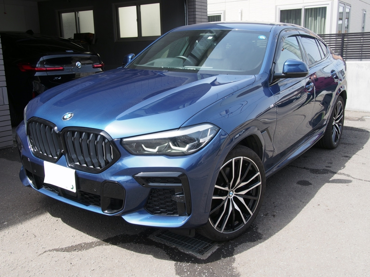 Import and buy BMW X6 2022 from Japan to Nairobi, Kenya