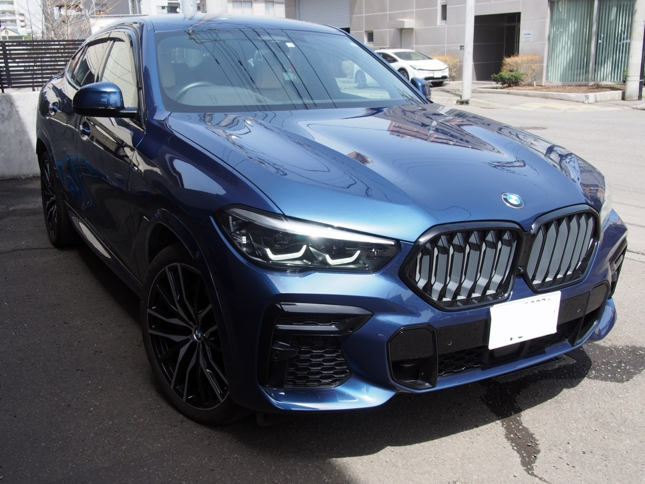 Import and buy BMW X6 2022 from Japan to Nairobi, Kenya