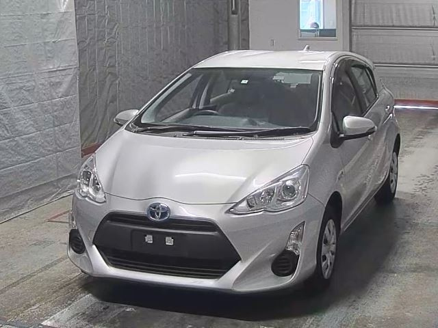 Import and buy TOYOTA AQUA 2017 from Japan to Nairobi, Kenya