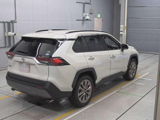 Import and buy TOYOTA RAV4 2019 from Japan to Nairobi, Kenya