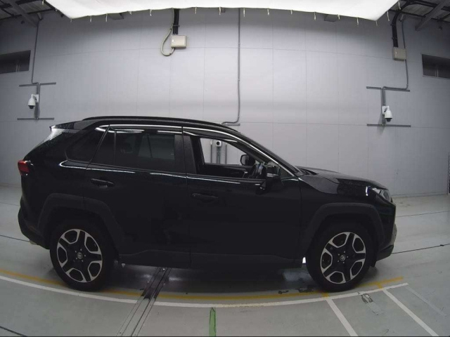 Import and buy TOYOTA RAV4 2019 from Japan to Nairobi, Kenya