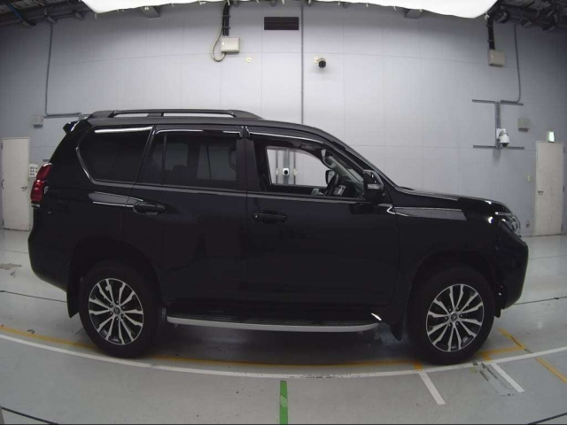 Import and buy TOYOTA LAND CRUISER PRADO 2018 from Japan to Nairobi, Kenya