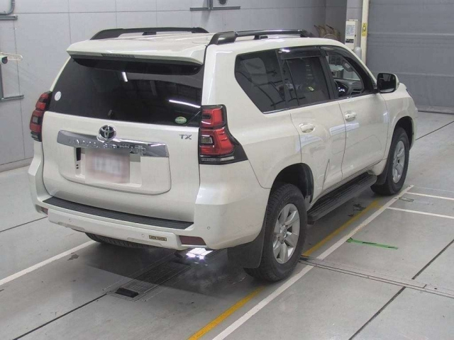 Import and buy TOYOTA LAND CRUISER PRADO 2017 from Japan to Nairobi, Kenya