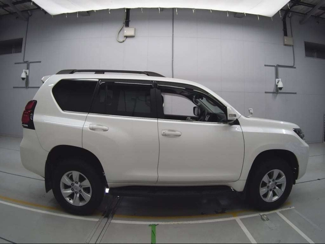 Import and buy TOYOTA LAND CRUISER PRADO 2017 from Japan to Nairobi, Kenya