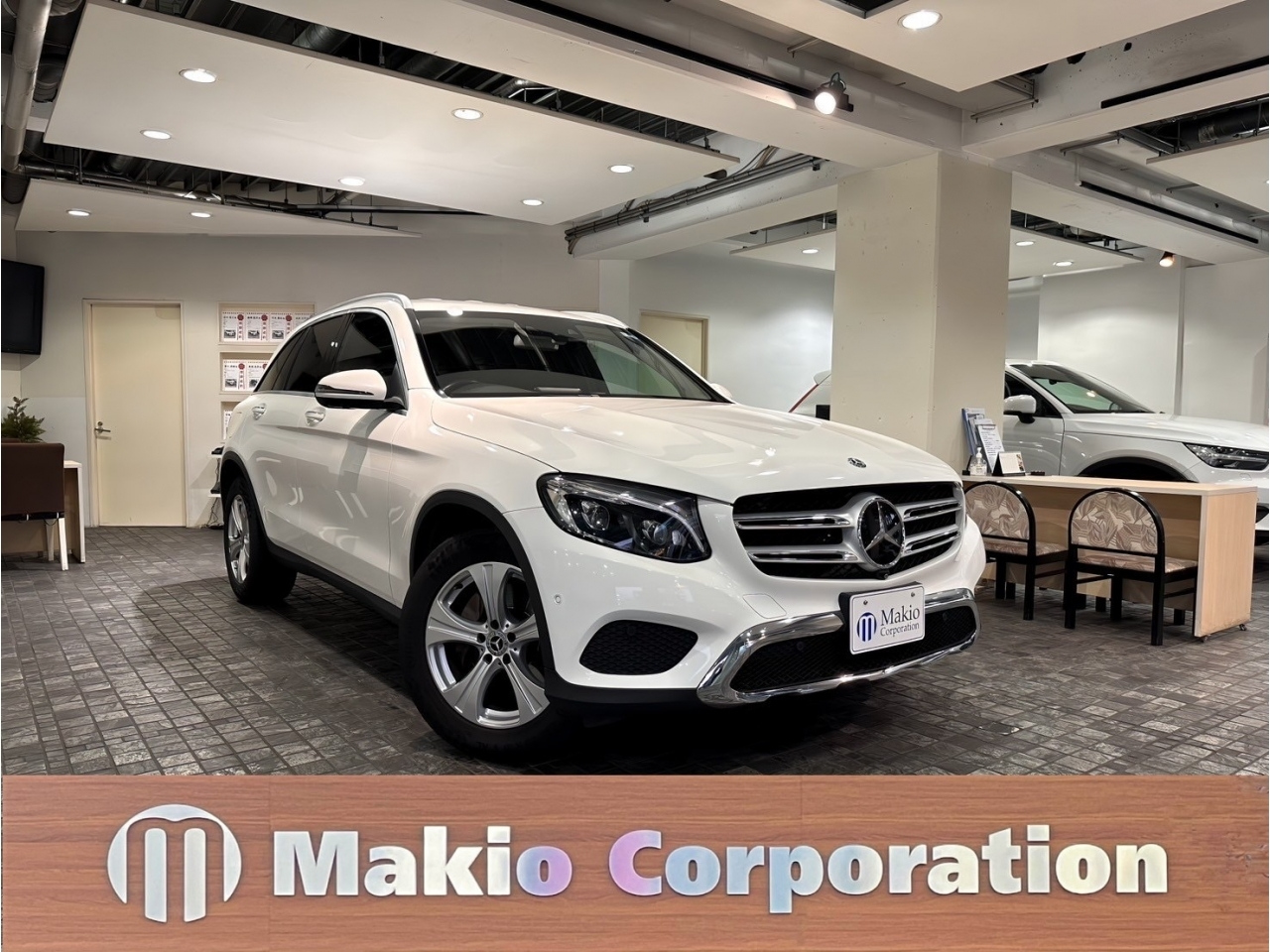 Import and buy MERCEDES BENZ GLC CLASS 2018 from Japan to Nairobi, Kenya