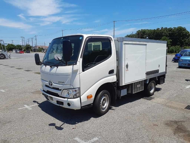 Import and buy TOYOTA DYNA 2022 from Japan to Nairobi, Kenya