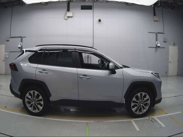 Import and buy TOYOTA RAV4 2019 from Japan to Nairobi, Kenya