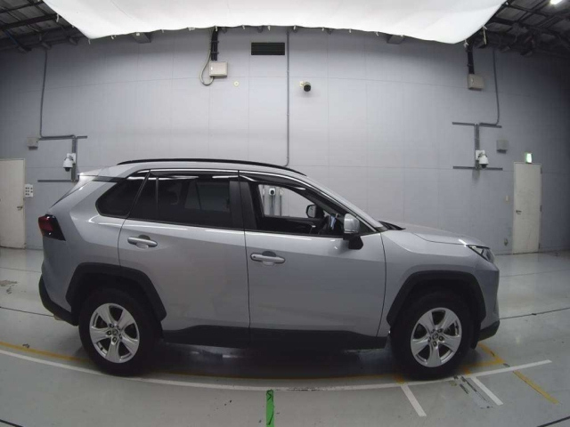 Import and buy TOYOTA RAV4 2021 from Japan to Nairobi, Kenya