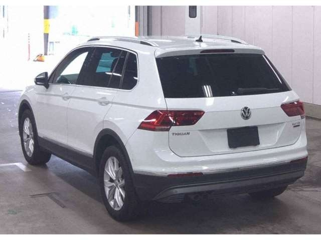 Import and buy VOLKSWAGEN TIGUAN 2018 from Japan to Nairobi, Kenya