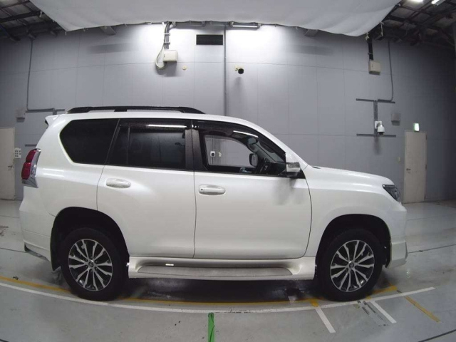 Import and buy TOYOTA LAND CRUISER PRADO 2017 from Japan to Nairobi, Kenya