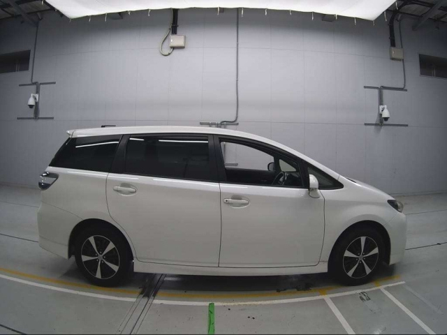 Import and buy TOYOTA WISH 2017 from Japan to Nairobi, Kenya