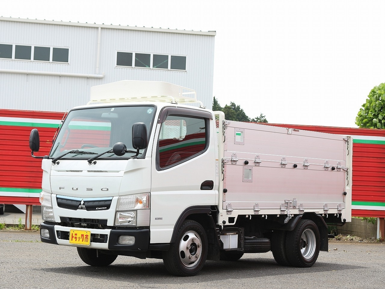 Import and buy MITSUBISHI CANTER 2017 from Japan to Nairobi, Kenya